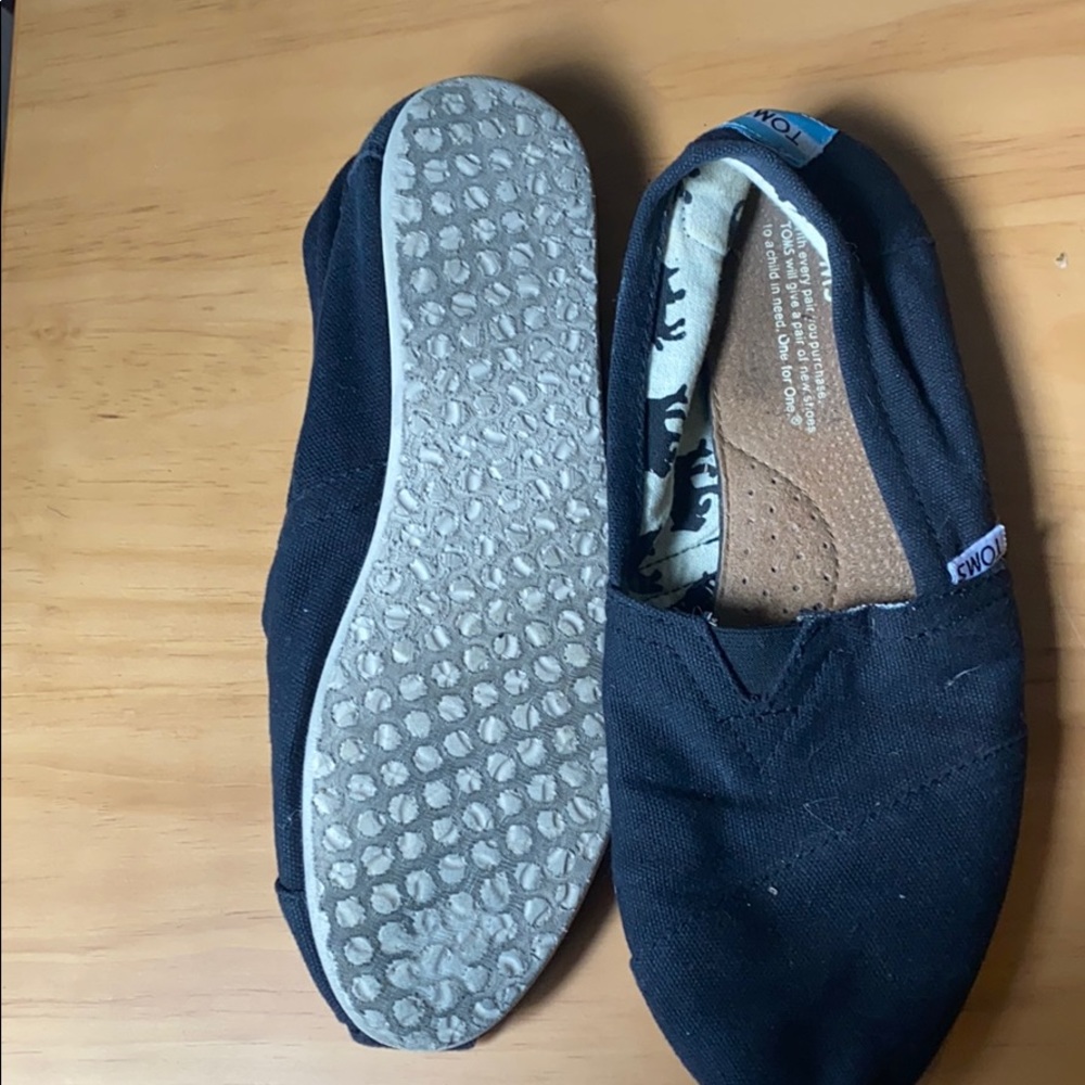 Toms - Picture 2 of 2